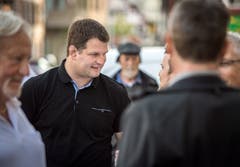 Vor dem TZ-Podium: Rege Diskussionen vor dem Rathaus in Weinfelden. (Bild: Reto Martin)
