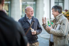 Vor dem TZ-Podium: Apéro mit Bier und Bratwurst vor dem Rathaus in Weinfelden. (Bild: Reto Martin)