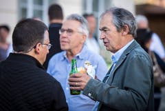 Vor dem TZ-Podium: Apéro mit Bier und Bratwurst vor dem Rathaus in Weinfelden. (Bild: Reto Martin)