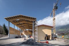 Rundgang in und um die neue Fernwärmeanlage des Wärmeverbund Sarnen, welche unmittelbar beim Werkhof zu stehen kommen wird. (Bild: Pius Amrein, Mittwoch 17. April 2019)