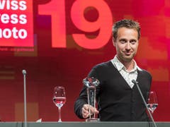 Den Titel «Swiss Photographer of the Year» - Fotograf des Jahres - erhielt der Basler Stefan Bohrer ("Blick») mit dem Bild einer Rauchsäule über dem Basler Hafenareal. (Bild: KEYSTONE/ALESSANDRO DELLA VALLE)