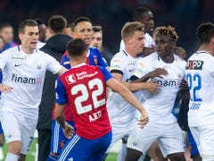 Zwischenzeitlich kochten die Emotionen hoch im Klassiker zwischen Zürich und Basel (Bild: KEYSTONE/MELANIE DUCHENE)