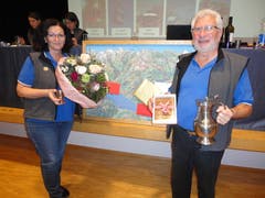 Tourismuspreisträger 2019 Maya Chanti und Ehren-Tourismuspreisträger Sepp Barmettler an der GV Tourismus Buochs-Ennetbürgen. (Bild: Ruedi Wechsler, 19. März 2019)