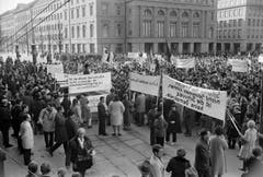 Am 1. März 1969 beteiligten sich über 5000 Frauen und Männer am «Marsch auf Bern», um für das Frauenstimmrecht zu demonstrieren. (Bild Joe Widmer/Keystone)