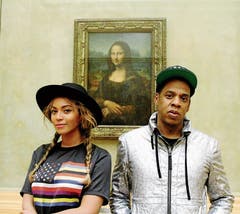 Selfie-Hype vor «Mona Lisa» im Pariser Museum Louvre. Auch von Prominenten wie Beyoncé und Jay Z. (Bild: Bilder: Instagram, Alamy)