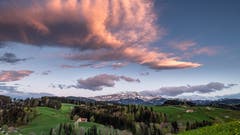 Sonne-Wolken-Mix über dem Säntis. Vom Höhenweg Herisau aus. (Bild: Luciano Pau)