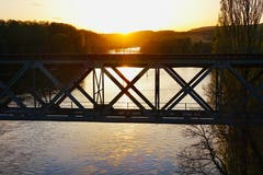 Eisenbahnbrücke über den Rhein zwischen Etzwilen und Hemishofen. (Bild: Christian Müller)
