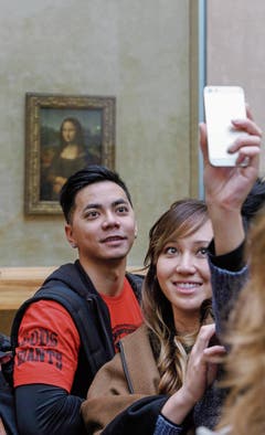 Selfie-Hype vor «Mona Lisa» im Pariser Museum Louvre. (Bild: Bilder: Instagram, Alamy)