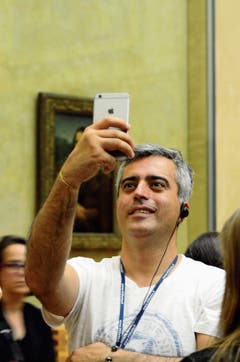 Selfie-Hype vor «Mona Lisa» im Pariser Museum Louvre. (Bild: Bilder: Instagram, Alamy)