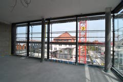 2. Obergeschoss. Fitness-Center mit Blick auf die Kirchstrasse.