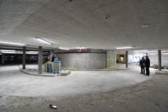 Einfahrt zur Migros-Tiefgarage von der Zielstrasse her. Rechts ist der Durchgang zu Fuss ins Amriville.