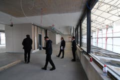 Das Fitness-Center im 2. Obergeschoss mit der Kinderbetreuung. Rechts sind die Oberlichter der Rolltreppe.