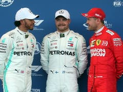 Die ersten drei in Baku (v.l.): Lewis Hamilton (2.), Sieger Valtteri Bottas, Sebastian Vettel (3.) (Bild: KEYSTONE/EPA/ZURAB KURTSIKIDZE)