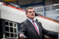 Alt Nationalrat Peter Spuhler (SVP/TG) hielt eine kurze Rede.