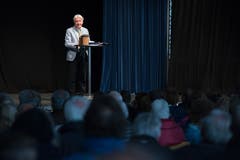 Emil Steinberger bei seiner Dankesrede auf der Luga-Eventbühne. (Bild: Pius Amrein, Luzern, 29. April 2019)