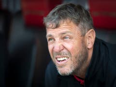 Noch hat Stéphane Henchoz mit Xamax schwierige Wochen vor sich (Bild: KEYSTONE/LAURENT GILLIERON)