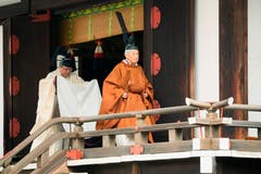 Japans Kaiser Akihito, rechts, nach der Abdankungs-Zeremonie. (Bild: Japan Pool via AP)