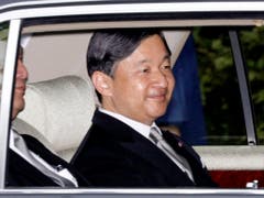 Am Mittwoch wird der ältestes Sohn des japanischen Kaisers Akihitos, Kronprinz Naruhito, den Thron besteigen und so eine neue Ära für das asiatische Land einläuten. (Bild: KEYSTONE/AP Kyodo News/HIROKO HARIMA)