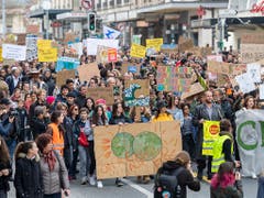 Macht am Röstigraben nicht halt: Klimademo in Genf. (Bild: KEYSTONE/MARTIAL TREZZINI)