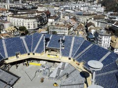Die gewaltige Arena auf dem Marktplatz in Vevey verfügt über 20'000 Plätze. (Bild: Keystone/LAURENT DARBELLAY)