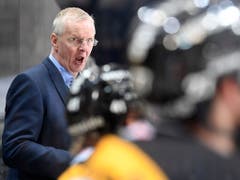 Berns Kari Jalonen gewann das finnische Trainer-Duell gegen den Bieler Antti Törmänen doch noch (Bild: KEYSTONE/MARCEL BIERI)