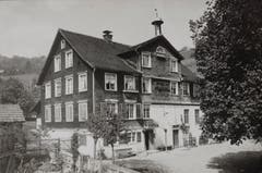 Das einstige Gasthaus zur Glocke, gut sichtbar ist der Dachreiter mit dem Glöcklein. (Bilder: Archiv Hansruedi Rohrer)