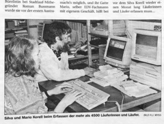 Als die Computer noch etwas langsamer und grösser waren: Silva und Mario Korell erfassten über Jahrzehnte die zahlreichen Posteinzahlungsbelege am Computer in mühsamer Handarbeit in die Teilnehmerdatenbank. (Bild: PD/Verein Luzerner Stadtlauf)