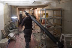 Blick in das vormalige Restaurant Vrenelis Gärtli, wo bereits fleissig gearbeitet wird. (Bild: Boris Bürgisser, 1. Mai 2019)