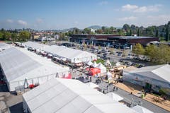 Die Sicht über das Luga-Messegelände vom Riesenrad aus (Bild: Urs Flüeler/Keystone, 1. Mai 2019)