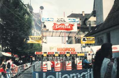 Kurz vor dem Start an der Bahnhofstrasse nahmen 2005 beim Sponsorenstand von Baugeschäft Ammann Dutzende Kids auf dem Kamelrücken Platz. Die anschliessende Strecke über 1,5 km mussten sie dann selbst bewältigen. (Bild: PD/Verein Luzerner Stadtlauf)