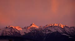 Alpenglühen über dem Vorarlberg. (Bild: Ruedi Dörig)