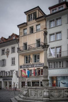 Der Tag danach. Vom Franziskanerplatz aus ist vom Brand nicht mehr viel zu sehen. (Bild: Pius Amrein, 3. Mai 2018)
