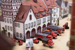 Jedes Haus, jeder Felsen, jeder Baum, jedes Schaf und jeder Kürbis im Gemüsegarten ist in Handarbeit entstanden. (Bild: Boris Bürgisser, Schenkon, 1. Mai 2019)