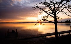 Der Sonnenuntergang über dem Zugersee (Bild: Daniel Hegglin, Zug, 30. April 2019)