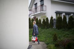 Manuela Steiner bricht auf zur nächsten Wöchnerin. (Bild: Benjamin Manser)