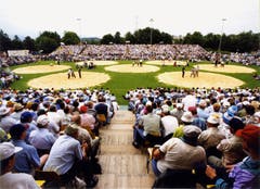 Das 92. Innerschweizerische Schwingfest 1998 in Rothenburg – Festplatz bei den Sportanlagen Chärnsmatt. (Bild: Schwingklub Rothenburg)