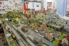 Dem Besucher präsentieren sich zwei Anlagen. Die grössere mit der Spur H0 ist mit einer zweigleisigen Hauptstrecke und einer eingleisigen Nebenstrecke konzipiert. (Bild: Boris Bürgisser, Schenkon, 1. Mai 2019)