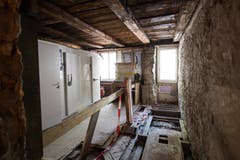 Das Hotel Schlüssel in Luzern hat vor einem Jahr gebrannt. So sieht es heute im Innern aus. (Bild: Boris Bürgisser, 1. Mai 2019)