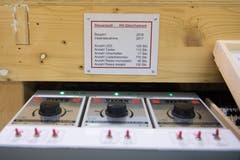 Eindrückliche Zahl: Am Steuerpult gibt es 125 LED-Lichter. (Bild: Boris Bürgisser, Schenkon, 1. Mai 2019)