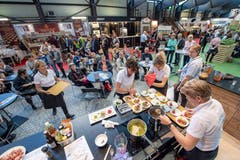 Messestände in der Halle (Bild: Urs Flüeler/Keystone, 1. Mai 2019)