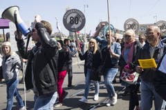 Protest und Gegenprotest: Der 1.-Mai-Umzug in der Basler Innenstadt trifft auf ein Störmanöver von Unia-Separatisten der Basis 21.