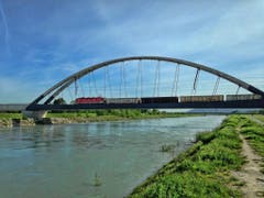 ÖBB Richtung Schweiz bei St. Margrethen. (Bild: Toni Sieber)