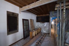 Blick in den historischen Borromäus-Saal, dessen Decke gestützt werden muss. (Bild: Boris Bürgisser, 1. Mai 2019)