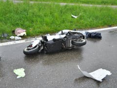 Der Motorradfahrer erlitt bei der Frontalkollision tödliche Verletzungen. (Bild: Handout Kantonspolizei Aargau)