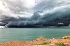 Die Natur demonstriert ihre Kraft in Darwin in Australien.