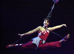 Die tschechische Akrobatin Enrica Stauberti 2001 in Frick. (Bild: KEYSTONE/Dominik Pluess)