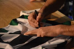 Die FCSG-Spieler Tranquillo Barnetta und Andreas Wittwer geben Autogramme. (Bild: Ruben Schönenberger, 11. Mai 2019)