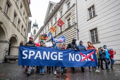 Das Transparent der Gegenbewegung ist mittlerweile in der ganzen Stadt Luzern bekannt.