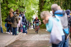 Der Regen erschwerte das Rennen für die Velofahrer erheblich. Im Bild ist Michel Tubée.