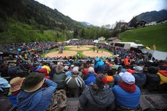 Trotz schlechtem Wetter waren die Tribünen gut besetzt. (Bild: Urs Hanhart, Bürglen, 12. Mai 2019)
